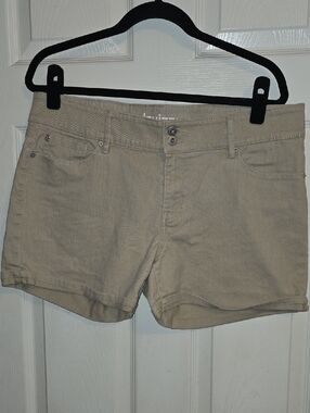 NWOT Levi's Beige‎ Women's Jean Shorts
